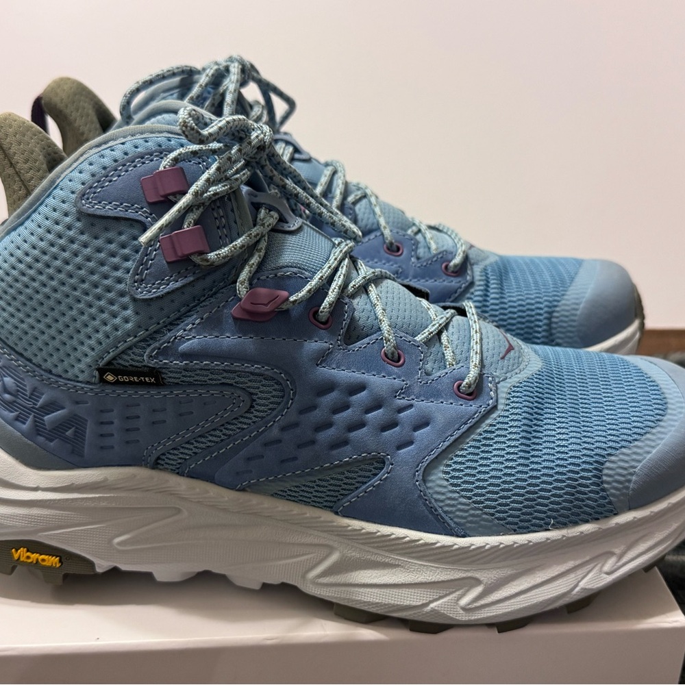 Hoka One One NWOT Anacapa 2 Mid GTXiii Size US 9.5m